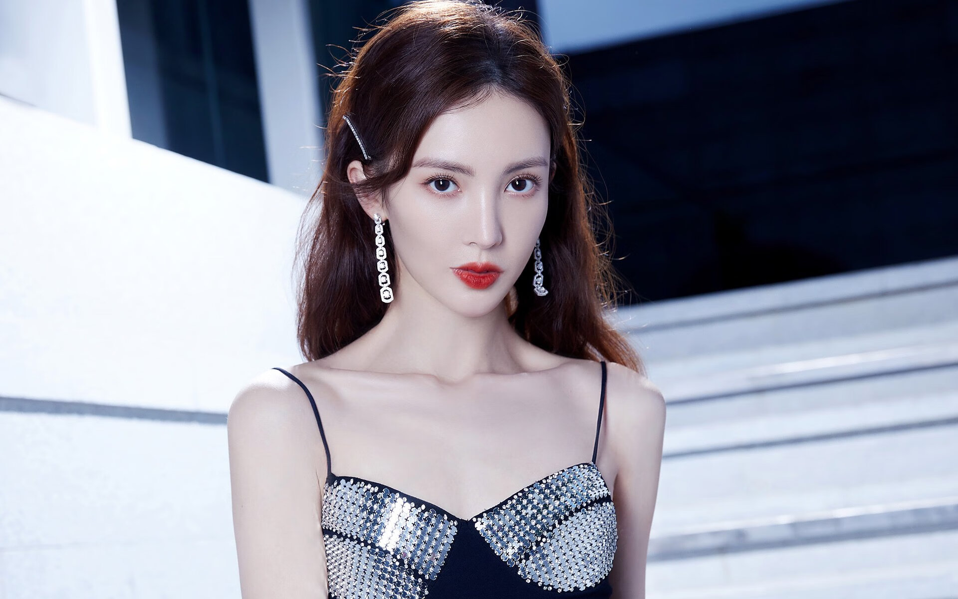 压哨绝杀铸就传奇,中国力克新西兰,劳塔罗巨星光芒照亮绿茵