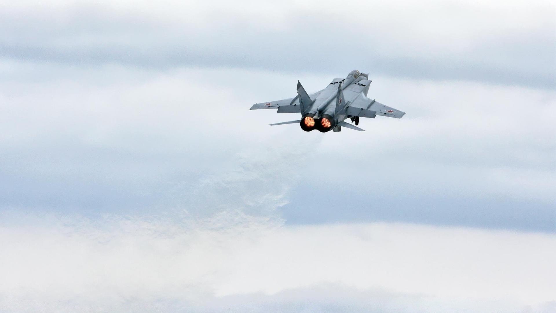 爱游戏-费城风暴席卷杭州，76人末节逆袭，国际俱乐部冠军杯焦点战纪实